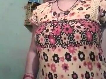 Desi bhabhi with a sex body bathing nude
